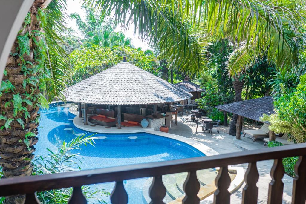 Bazén v ubytování Coconut Lodge Resort nebo v jeho okolí