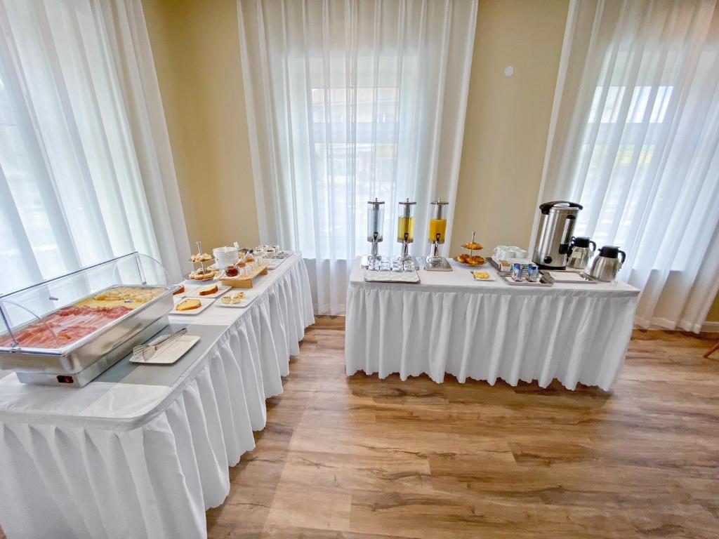 Jídlo v hotelu nebo okolí