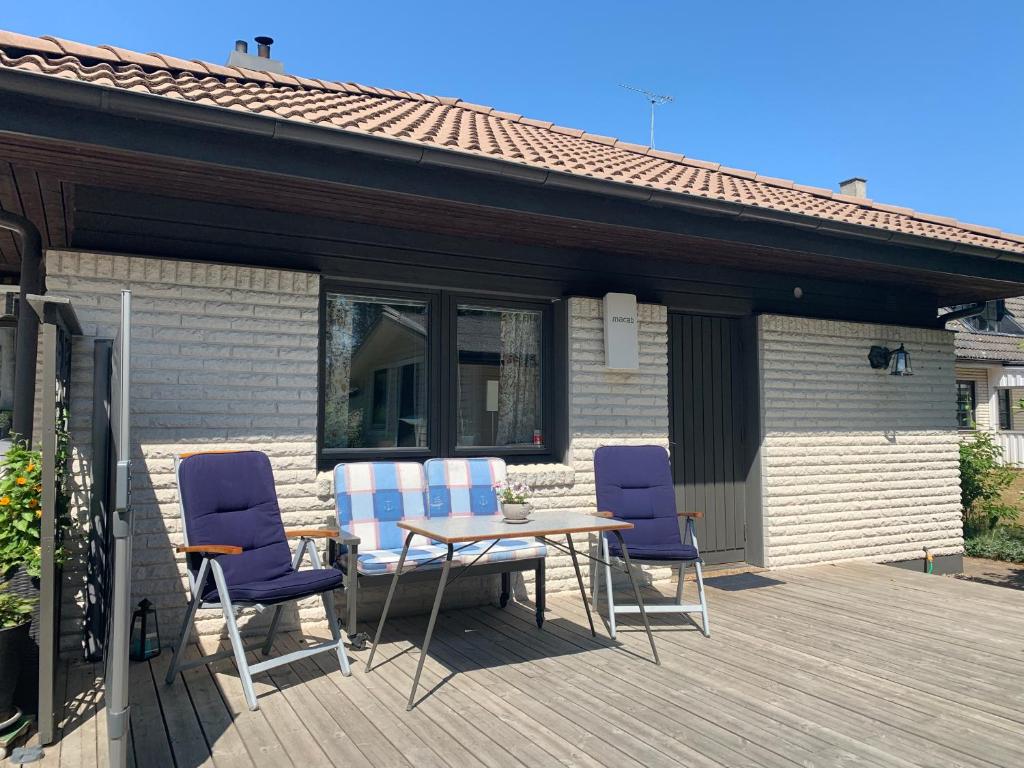 Mysigt boende i Åhus med egen ingång, terass, tvättmaskin & parkering! - Apartamento Con Terraza
