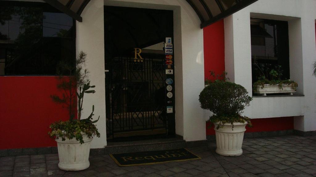  Requint Hotel