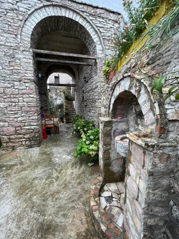 Fotografie z fotogalerie ubytování Kubeja Guest House v destinaci Gjirokastër