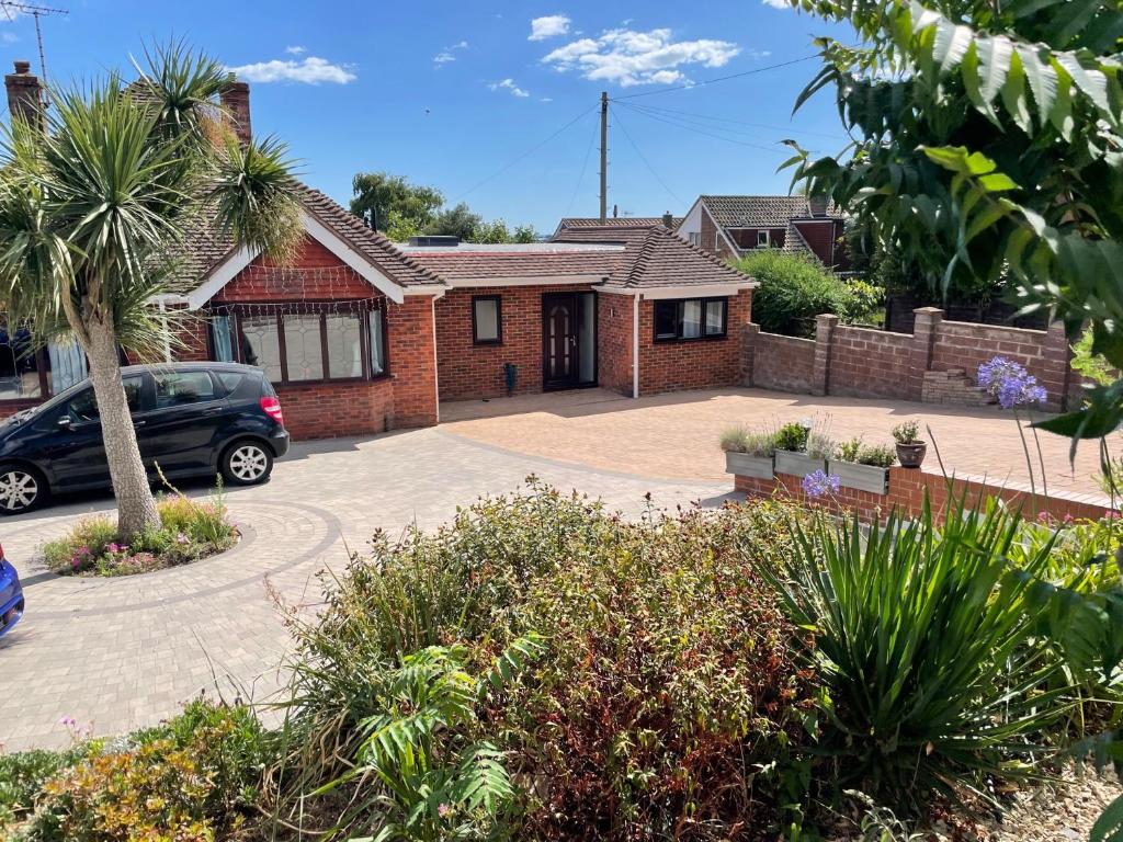 a house with a car parked in a driveway at Studio Annie in Findon