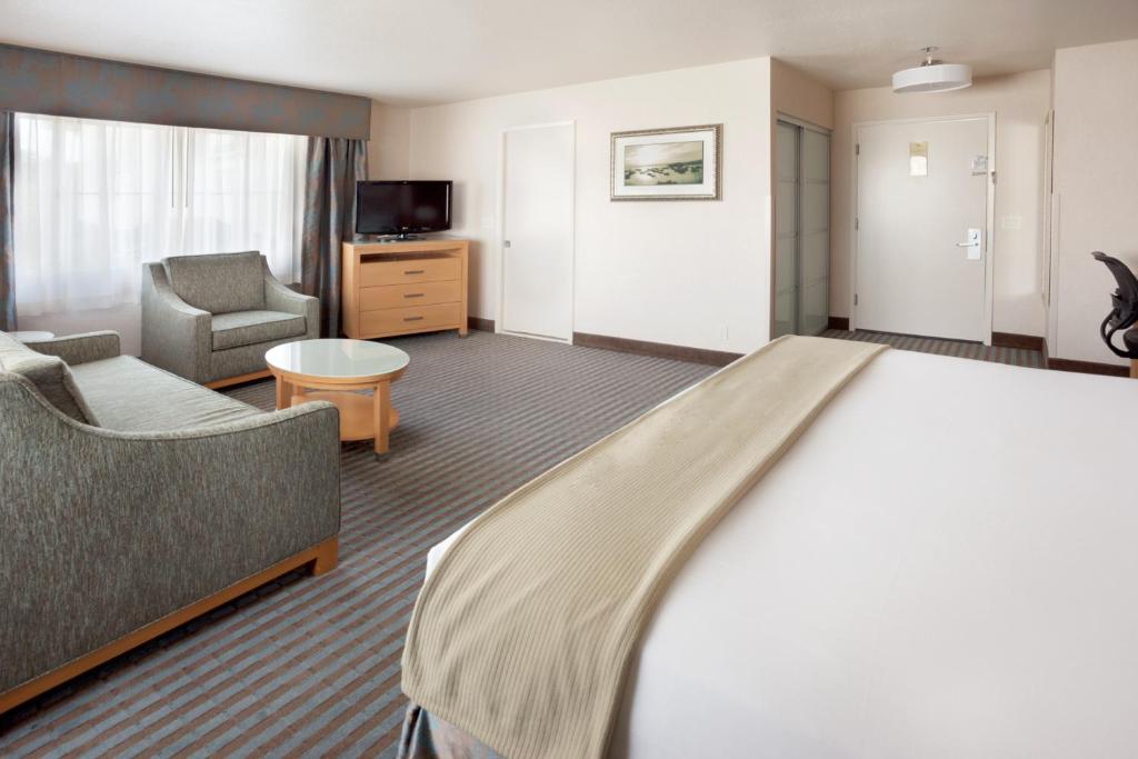 Holiday Inn Express Monterey - Cannery Row, an IHG Hotel - 