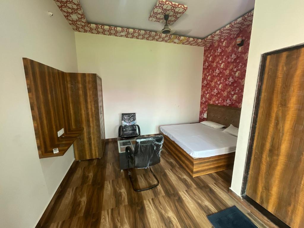 Postel nebo postele na pokoji v ubytování Chouhan Palace