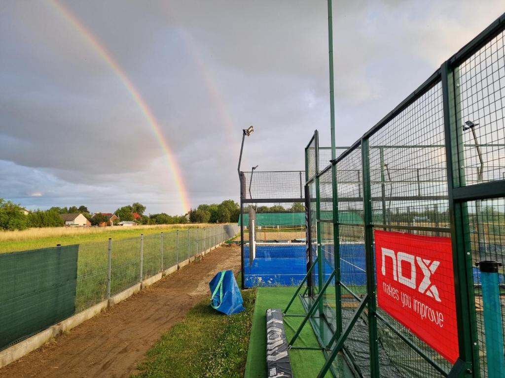 Tenis lub squash w obiekcie Villa Akacjowa lub w pobliżu