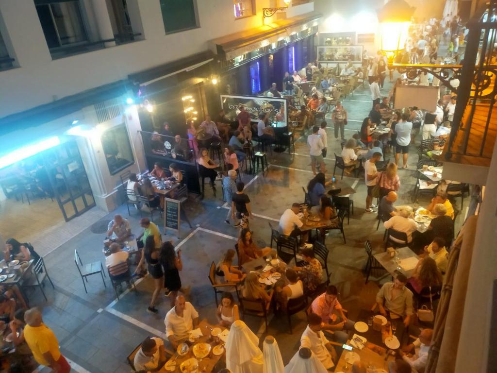 Hosté ubytování BASTINAZO ALOHADREAM - PREMIUM - La mejor ubicación con Aire Acondicionado, Insonorización, Terraza y Equipamiento en El Puerto de Santa María - Grupo de solo menores de 25 no aceptados salvo fianza adicional