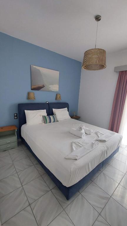 Christina Studios & Apartments - 17