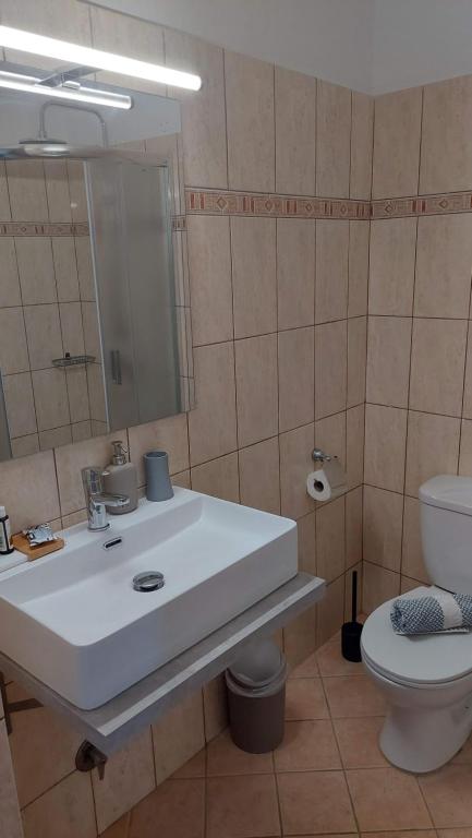 Christina Studios & Apartments - 14