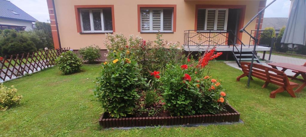 Vonkajšia záhrada v ubytovaní Apartamenty AgPa7