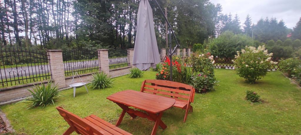 Vonkajšia záhrada v ubytovaní Apartamenty AgPa7