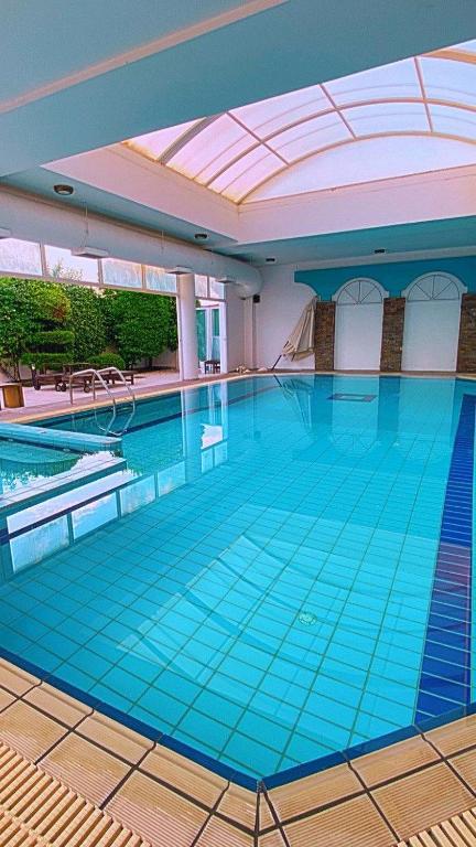 Bazén v ubytovaní Kalloni Luxury Apartment alebo v jeho blízkosti