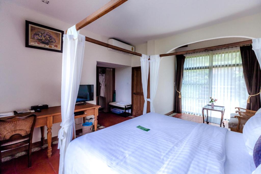 Phukumhom Khao Yai - Deluxe Double Room With Bath