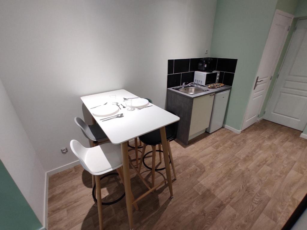 Fotografia z galérie ubytovania NG SuiteHome - Lille I Roubaix Centre I Coq Français - Balnéo - Netflix - Wifi v destinácii Roubaix