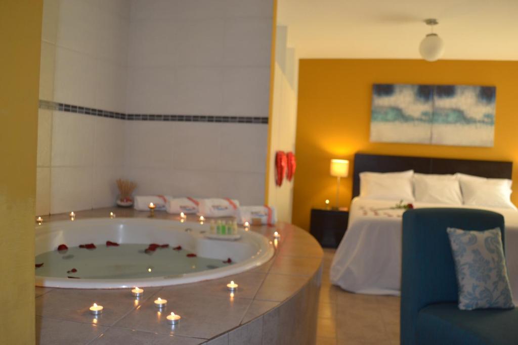 Postel nebo postele na pokoji v ubytování Kajaca Suite Hotel