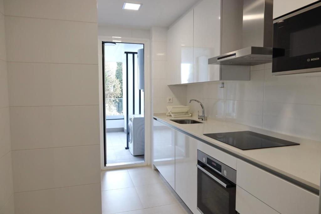 Kuchyňa alebo kuchynka v ubytovaní TOPLAGE Marbella Neubau Luxus-Apartment, Strand und Altstadt in Minuten zu Fuss