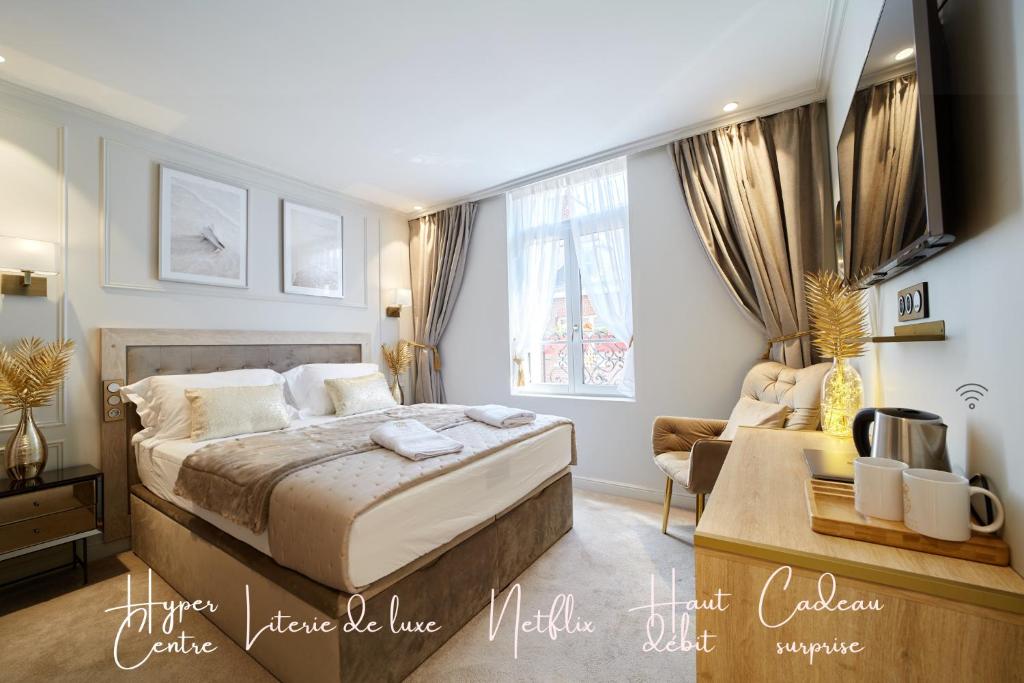 a bedroom with a bed and a couch and a chair at LES PERLES AMIÉNOISES ☆ WHITE PEARL ☆ HYPER CENTRE ☆ in Amiens