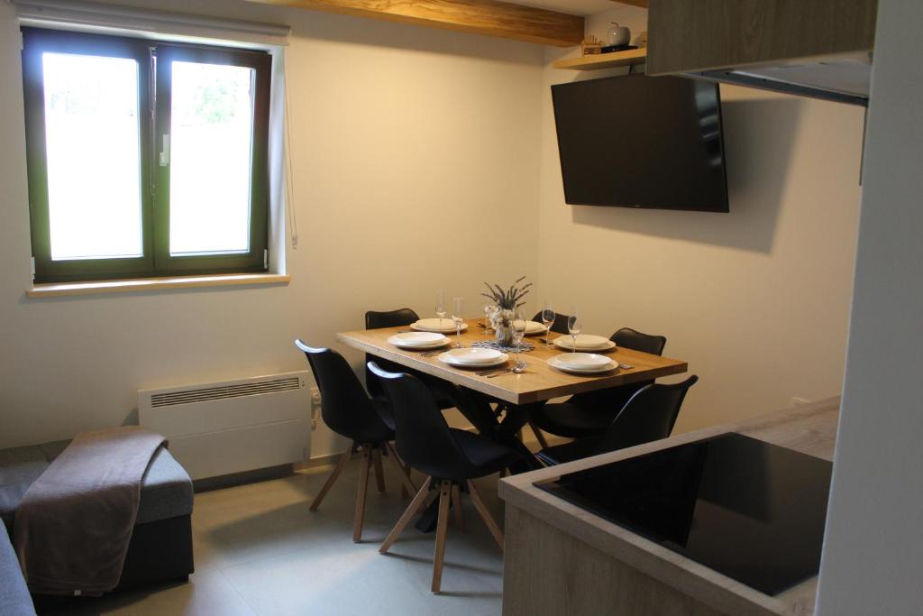 TV a/nebo společenská místnost v ubytování Apartment Bajta - Rogla