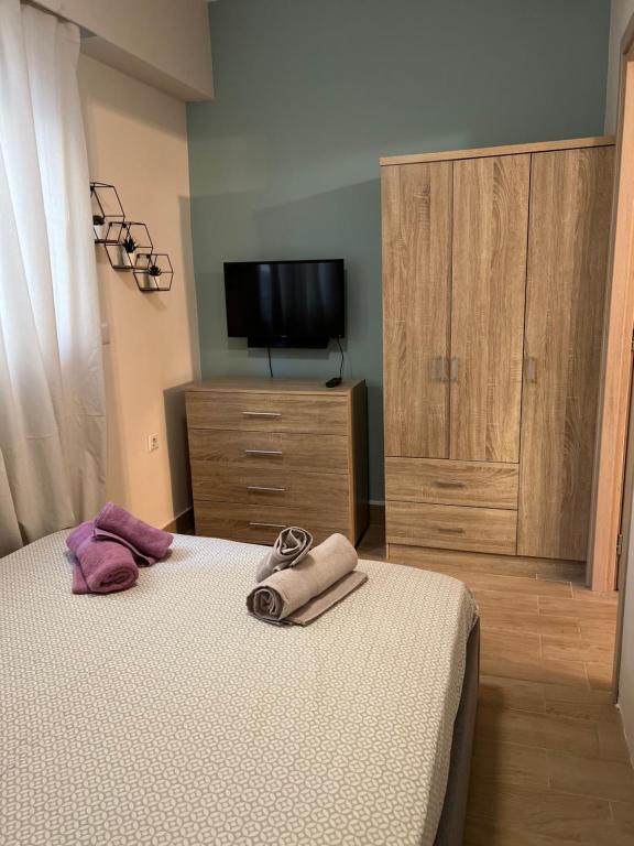 Postel nebo postele na pokoji v ubytování Cozy Spot Piraiki