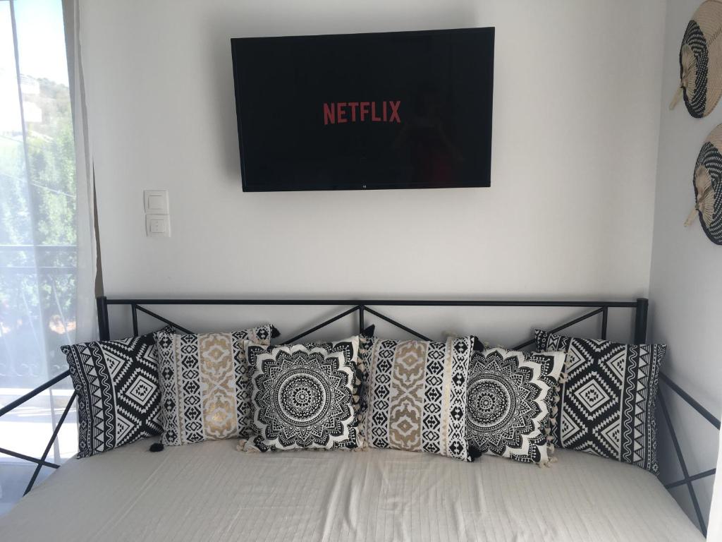Łóżko lub łóżka w pokoju w obiekcie ANASTASIA LUXURY SUITES 2