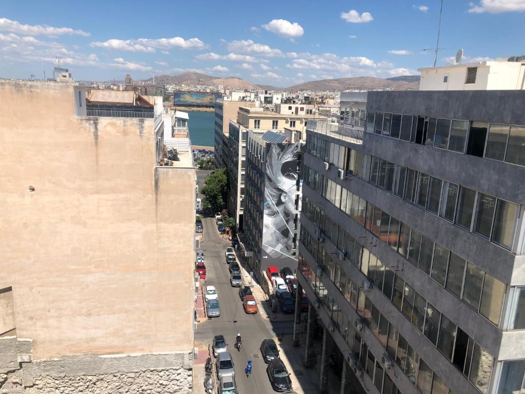 Nespecifikovaný výhled na destinaci Pireus nebo výhled na město při pohledu z apartmánu