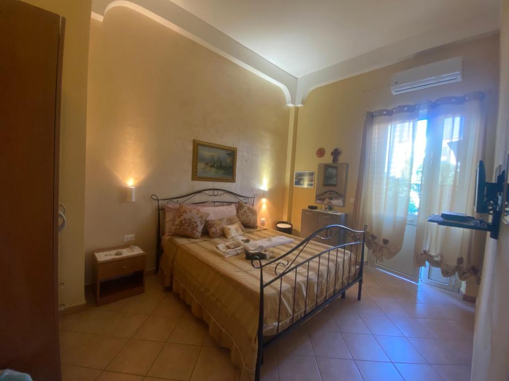 a bedroom with a bed and a window at Casetta Pinetamare Tropea in Tropea