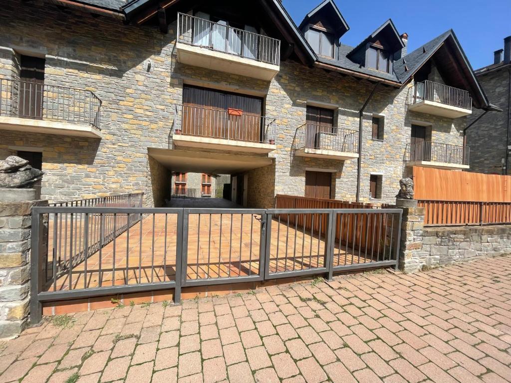 S03 - Kasares El Solano - Villmor, Sesué (updated prices 2026)