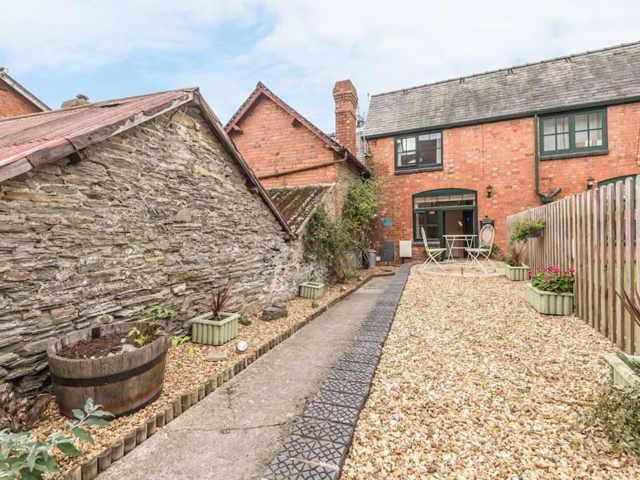 Stable Cottage, Bishops Castle - Housity