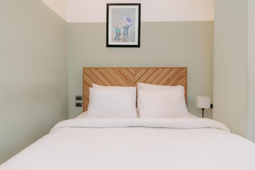A bed or beds in a room at Brassbell l Zamalek l Jeddah Tower