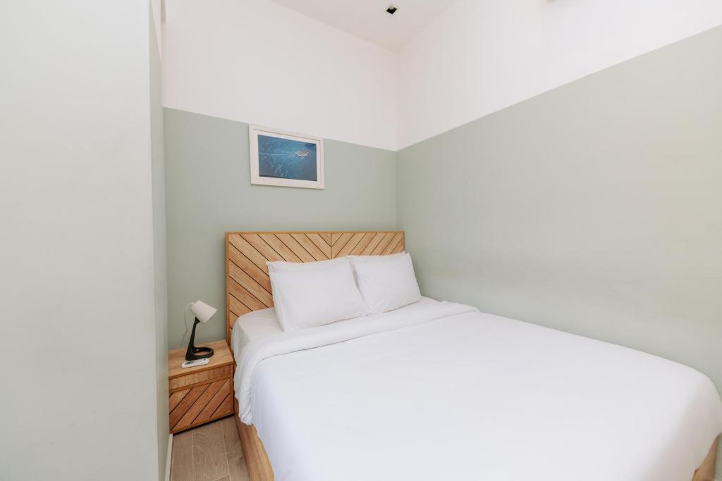 A bed or beds in a room at Brassbell l Zamalek l Jeddah Tower