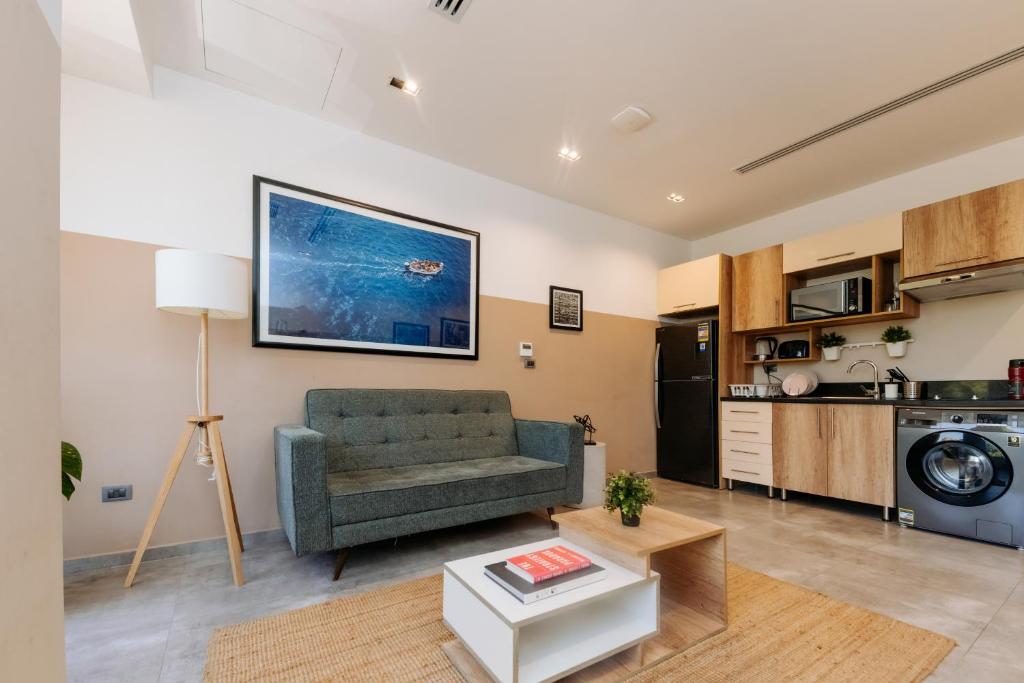 A kitchen or kitchenette at Brassbell l Zamalek l Jeddah Tower