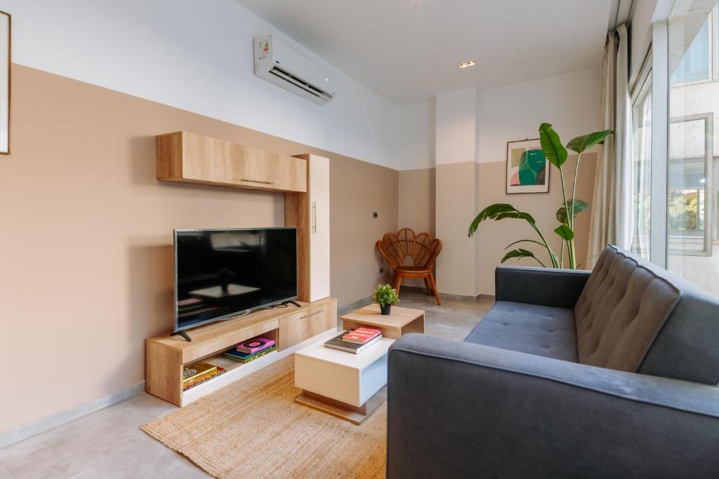 A television and/or entertainment centre at Brassbell l Zamalek l Jeddah Tower