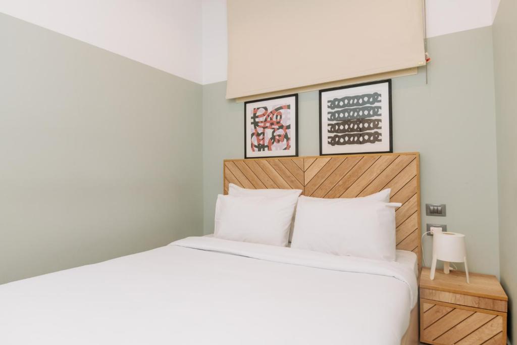 A bed or beds in a room at Brassbell l Zamalek l Jeddah Tower