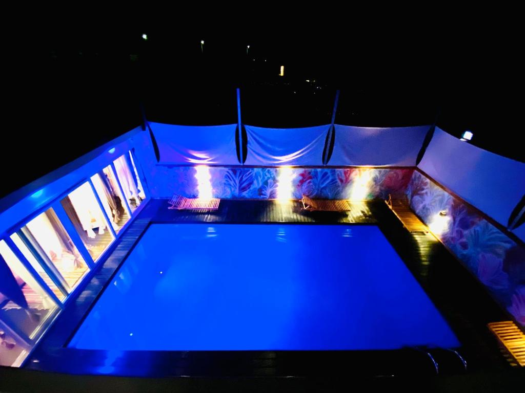 Bazén v ubytování Exclusive Villa Larnaca - 8 plus sleeps - 2 min from BEACH - Big Private Pool nebo v jeho okolí