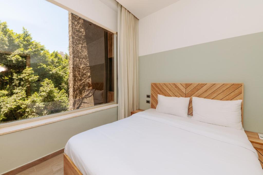 A bed or beds in a room at Brassbell l Zamalek l Jeddah Tower
