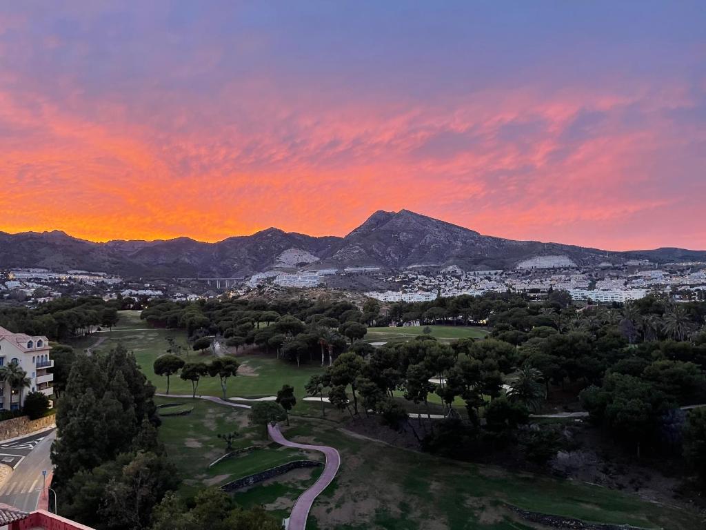 Hill View Benalmadena - Housity