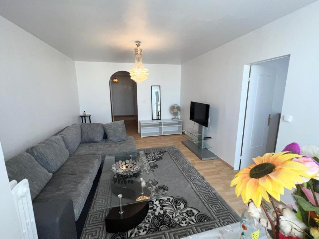 a living room with a couch and a table at Superbe appartement près du métro 4 proche Paris in Bagneux