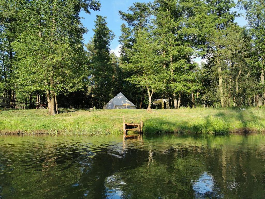 Příroda nedaleko luxury tent
