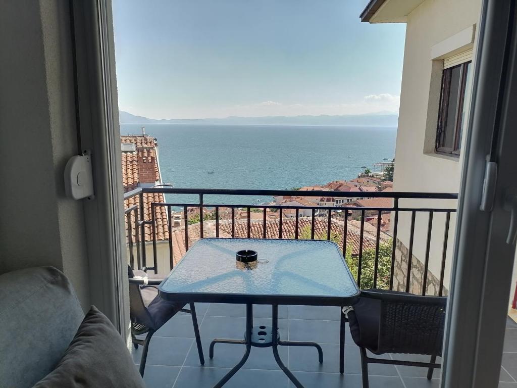 GREY Apartment Ohrid - Housity