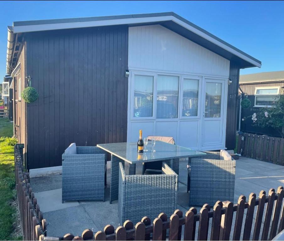 317 Golden Sands, Withernsea (updated prices 2024)