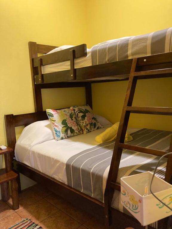 Postel nebo postele na pokoji v ubytování Tico Adventure Lodge