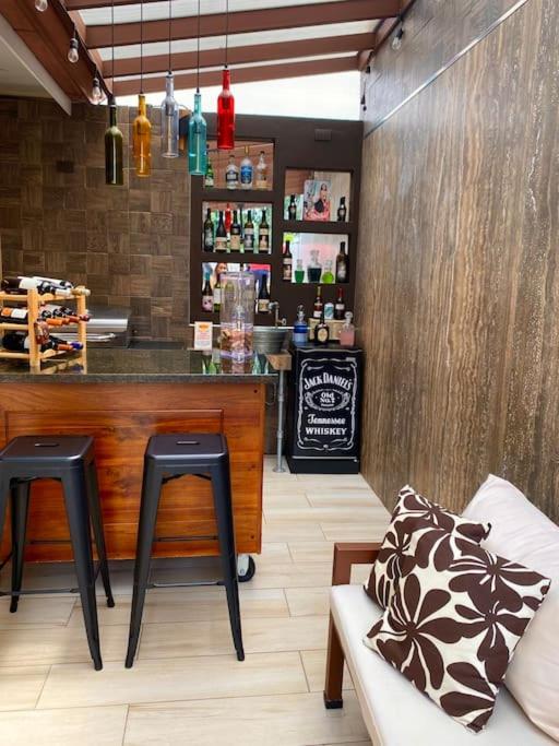 Airport SJO Residence - Edward & Familia Inn - King Studio