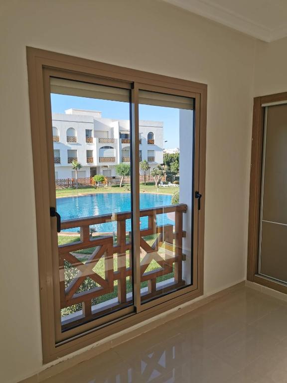 Bazén v ubytování Appartement avec piscine à saidia Climatisation et Wifi nebo v jeho okolí