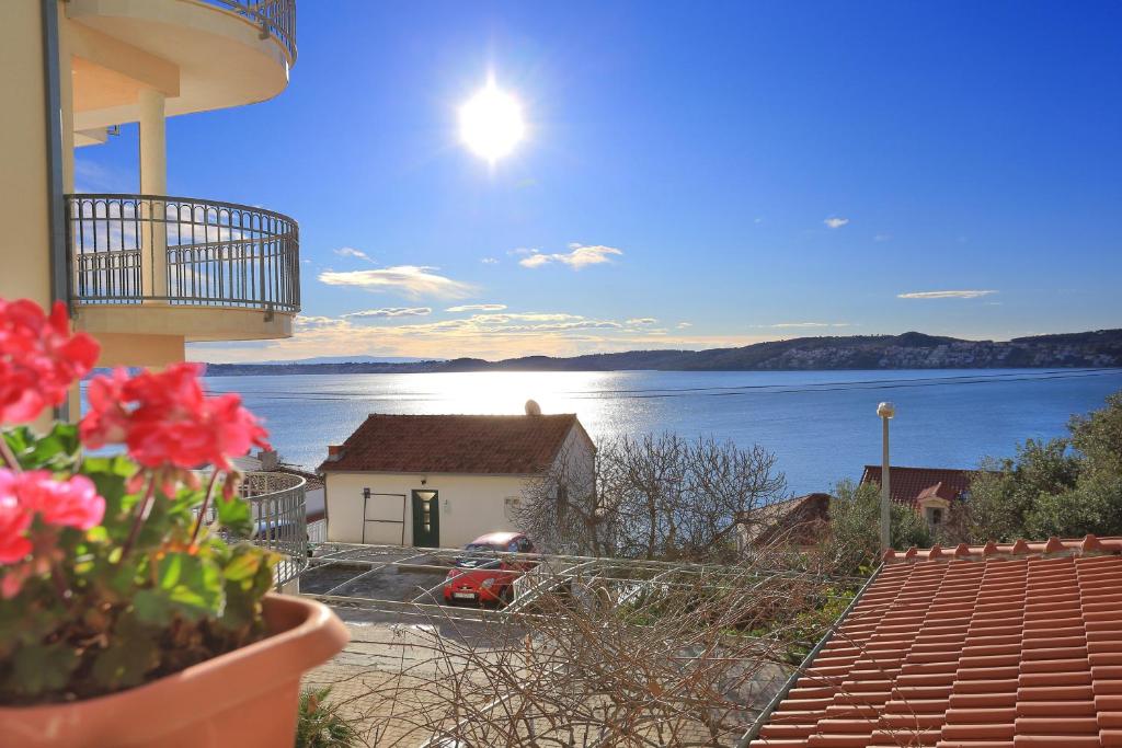 Fotografia z galérie ubytovania Apartments by the sea Seget Donji, Trogir - 18648 v Trogiri