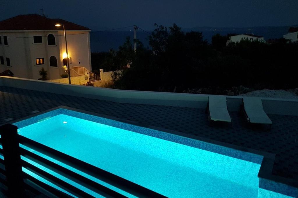 Family-friendly apartments with swimming pool Mavarstica, Ciovo - 18642