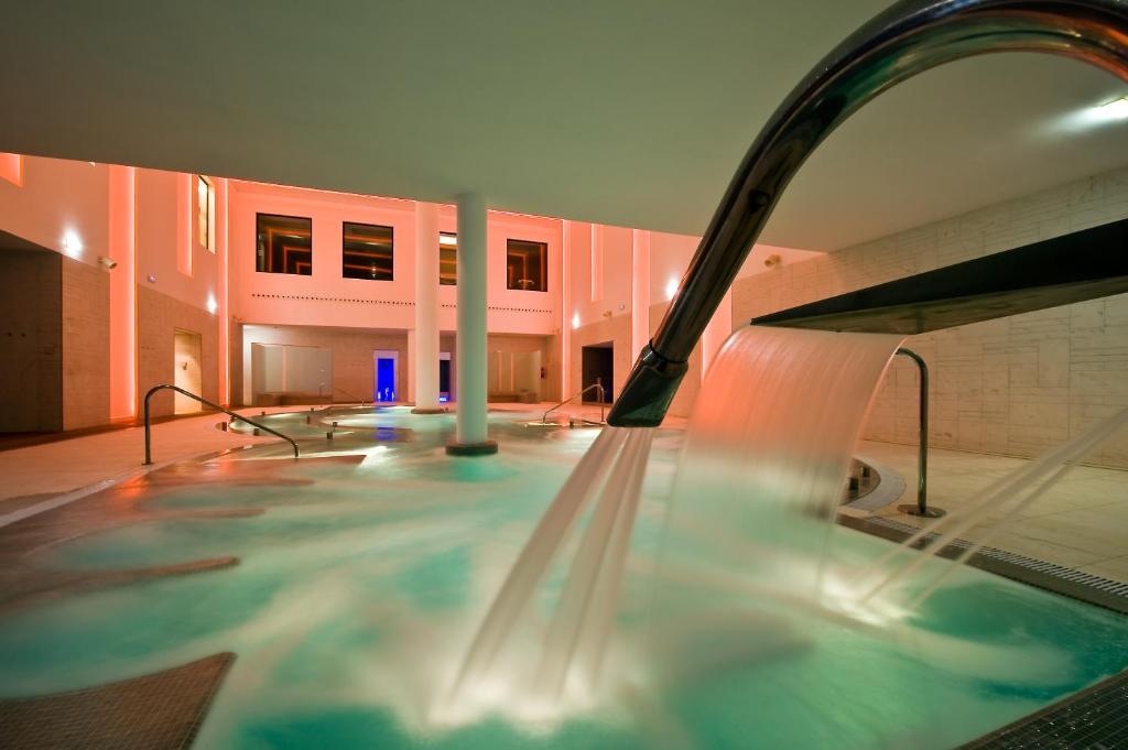 Bazén v ubytování URH Hotel Spa Zen Balagares nebo v jeho okolí