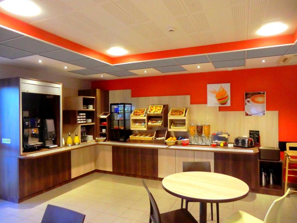 Příslušenství pro přípravu čaje a kávy v ubytování Ace Hotel Annecy