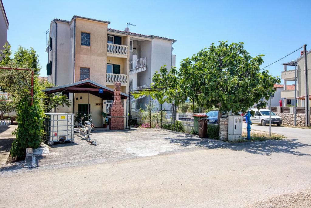 Budova, v ktorej sa apartmán nachádza