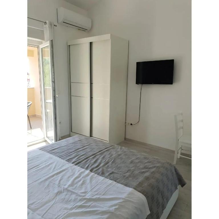 Apartments with a parking space Bibinje, Zadar - 18619 - Studio With Terrace And Sea View