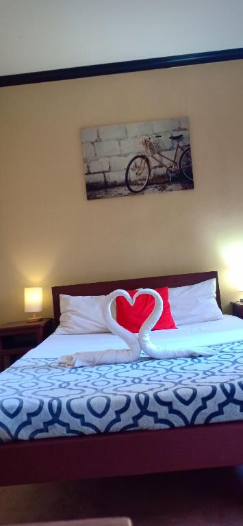 Postel nebo postele na pokoji v ubytování Softstone resort
