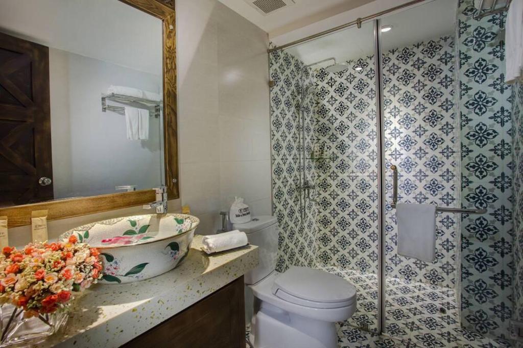 Phòng Deluxe Giường Đôi Nhìn Ra Thành Phố